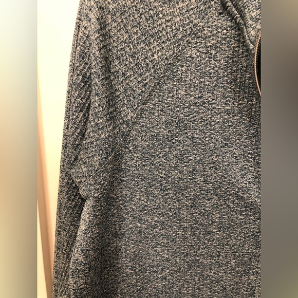Lululemon Women’s Half Zip - Picture 7 of 8
